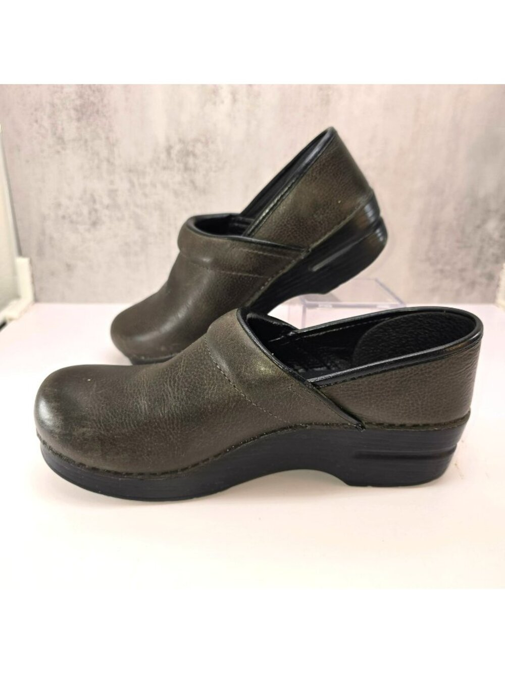 Dansko Green Leather Clogs Slip-On Comfort Shoes Womens Size 38 EU JJ4412